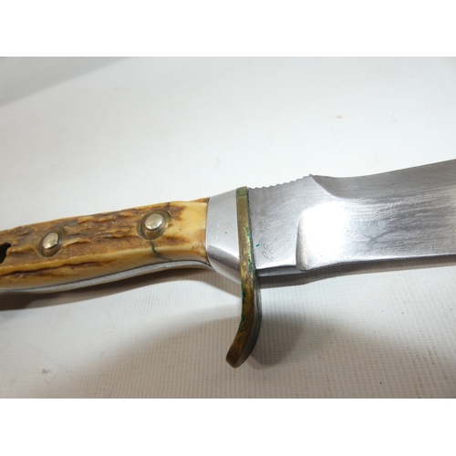 337 - A VINTAGE GERMAN MADE HUNTING KNIFE AND SCABBARD, 15CM BLADE, ANTLER GRIP, LENGTH 29CM