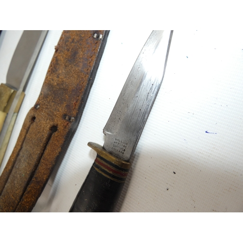 340 - A COLLECTION OF THREE HUNTING KNIVES AND SCABBARDS, BLADES FROM 7.5CM TO 11CM
