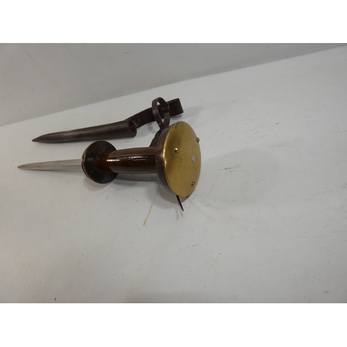 345 - A 20TH CENTURY POIGNARD DAGGER AND SCABBARD, 23CM BLADE, WOODEN GRIP WITH BRASS DECORATION, LENGTH 3... 