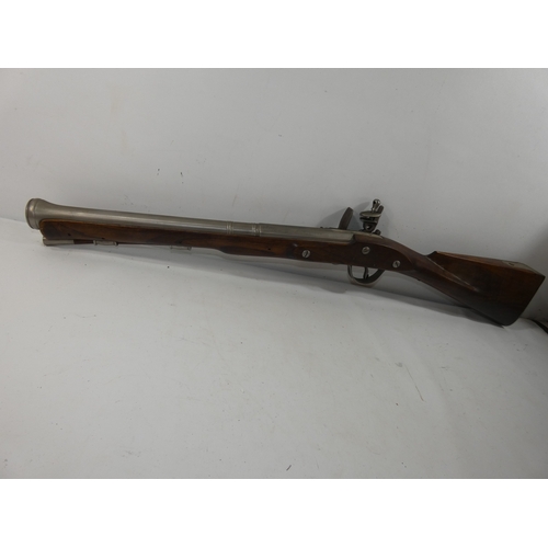 348 - A NON FIRING DOGLOCK BLUNDERBUSS, 45CM BARREL, WOODEN STOCKED, LENGTH 87CM
