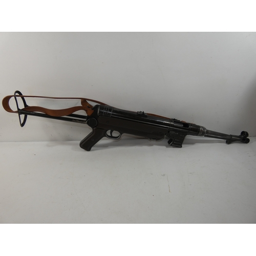 349 - A 20TH CENTURY MP 40 .177 CALIBRE AIR PISTOL/AIR RIFLE, 25CM BARREL, LENGTH 83CM, REGISTRATION MARK ... 
