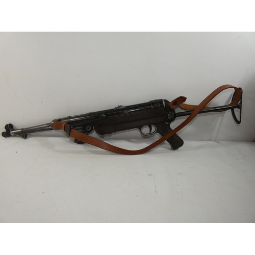 349 - A 20TH CENTURY MP 40 .177 CALIBRE AIR PISTOL/AIR RIFLE, 25CM BARREL, LENGTH 83CM, REGISTRATION MARK ... 