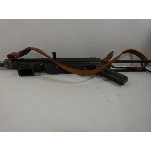 349 - A 20TH CENTURY MP 40 .177 CALIBRE AIR PISTOL/AIR RIFLE, 25CM BARREL, LENGTH 83CM, REGISTRATION MARK ... 