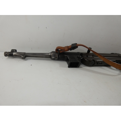 349 - A 20TH CENTURY MP 40 .177 CALIBRE AIR PISTOL/AIR RIFLE, 25CM BARREL, LENGTH 83CM, REGISTRATION MARK ... 