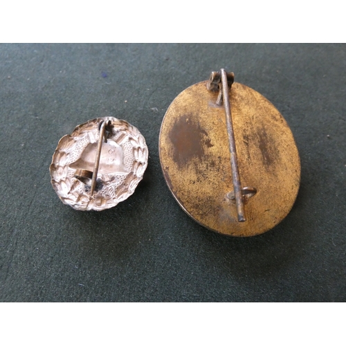 354 - A WORLD WAR II NAZI GERMANY GILT METAL WOUND BADGE AND A SMALLER IMPERIAL GERMAN VERSION (2)