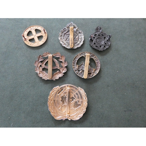 357 - A WORLD WAR I BRITISH ARMY JEWISH BRIGADE CAP BADGE, FURTHER BLACK PAINTED EXAMPLE, UNITED NATIONS, ... 