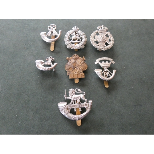 358 - A WORLD WAR II UPPER THAMES PATROL HOME GUARD CAP BADGE, RIFLE BRIGADE AND LIGHT INFANTRY BADGES (6)