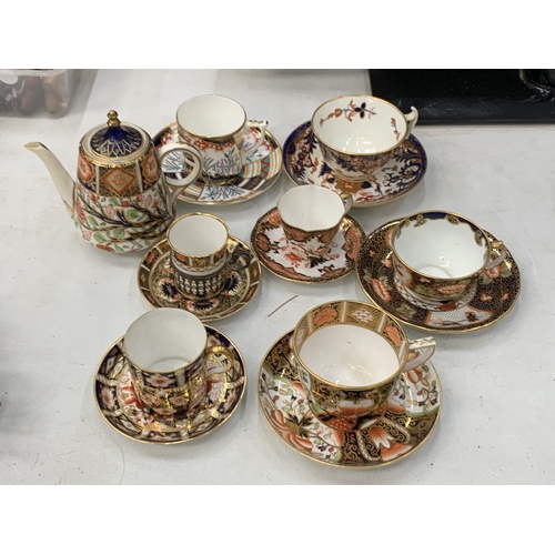 3 - A COLLECTION OF ROYAL CROWN DERBY TO INCLUDE A DERBY PORCELAIN 