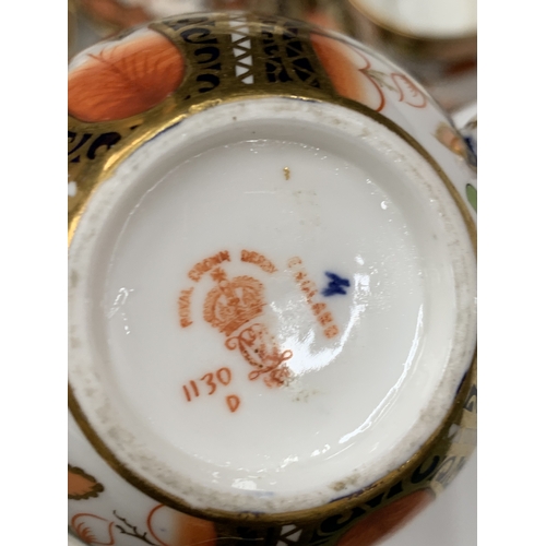 3 - A COLLECTION OF ROYAL CROWN DERBY TO INCLUDE A DERBY PORCELAIN 