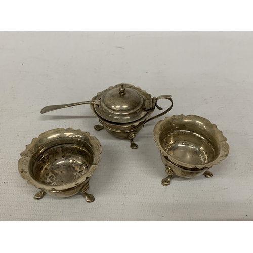 4 - THREE PIECES OF HALLMARKED BIRMINGHAM SILVER - TWO SALTS AND A MUSTARD POT (SPOON EPNS), SILVER WEIG... 