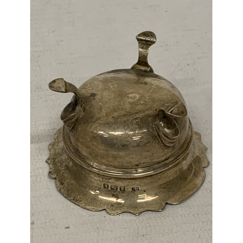 4 - THREE PIECES OF HALLMARKED BIRMINGHAM SILVER - TWO SALTS AND A MUSTARD POT (SPOON EPNS), SILVER WEIG... 