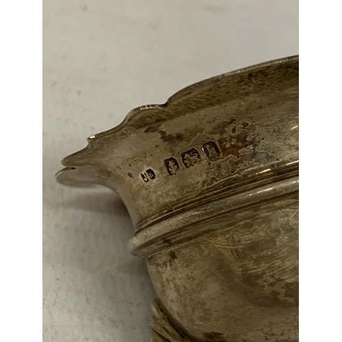 4 - THREE PIECES OF HALLMARKED BIRMINGHAM SILVER - TWO SALTS AND A MUSTARD POT (SPOON EPNS), SILVER WEIG... 