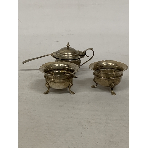 4 - THREE PIECES OF HALLMARKED BIRMINGHAM SILVER - TWO SALTS AND A MUSTARD POT (SPOON EPNS), SILVER WEIG... 