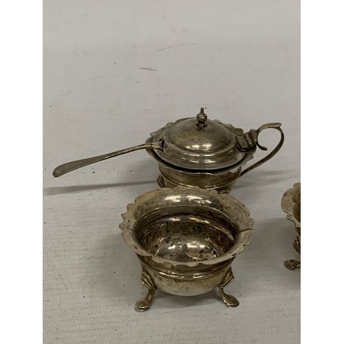 4 - THREE PIECES OF HALLMARKED BIRMINGHAM SILVER - TWO SALTS AND A MUSTARD POT (SPOON EPNS), SILVER WEIG... 