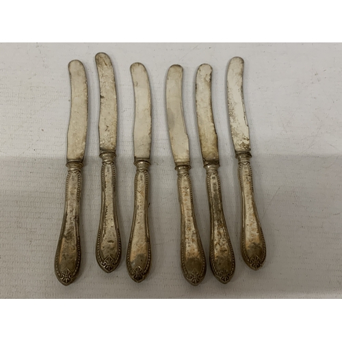 5 - SIX KNIVES WITH HALLMARKED SHEFFIELD SILVER HANDLES, GROSS WEIGHT 126.59g
