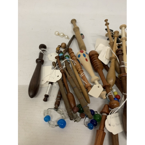 6 - A LARGE COLLECTION OF LACE MAKING BOBBINS WITH VARIOUS TYPES OF WOODS