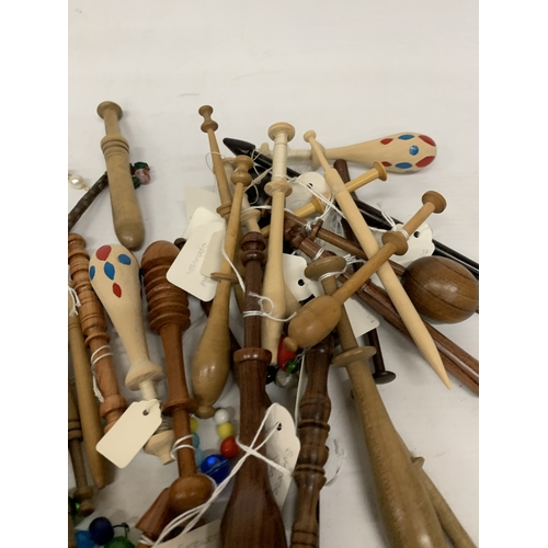 6 - A LARGE COLLECTION OF LACE MAKING BOBBINS WITH VARIOUS TYPES OF WOODS