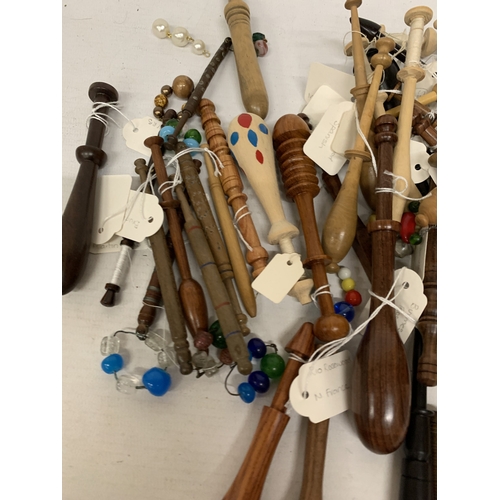 6 - A LARGE COLLECTION OF LACE MAKING BOBBINS WITH VARIOUS TYPES OF WOODS