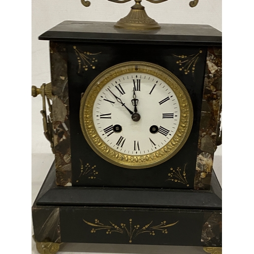 25 - A VINTAGE HEAVY SLATE CHIMING MANTLE CLOCK WITH BRASS HANDLES AND KEY