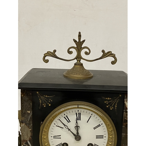 25 - A VINTAGE HEAVY SLATE CHIMING MANTLE CLOCK WITH BRASS HANDLES AND KEY