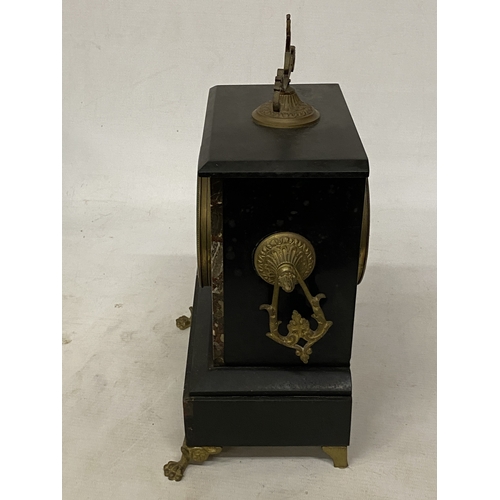 25 - A VINTAGE HEAVY SLATE CHIMING MANTLE CLOCK WITH BRASS HANDLES AND KEY