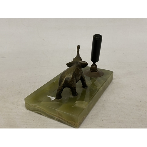 26 - AN ART DECO DESK TOP FOUNTAIN PEN HOLDER WITH A CAST METAL ELEPHANT FIGURE ON A GREEN ONYX BASE