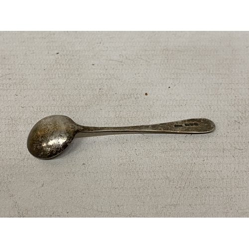 51 - A HALLMARKED CHESTER SILVER MUSTARD SPOON