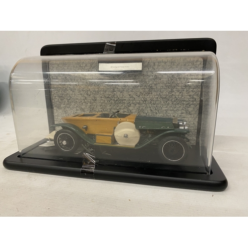 56 - A 1:24 SCALE FRANKLIN MINT MODEL OF A 1914 ROLLS-ROYCE IN A DISPLAY CASE