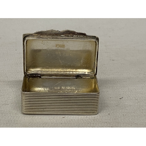 18 - A HALLMARKED BIRMINGHAM SILVER PILL BOX, WEIGHT 23.73g