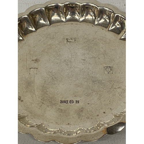 19 - A HALLMARKED BIRMINGHAM SILVER ROUND COASTER, WEIGHT 35.8g