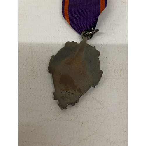 21 - A HALLMARKED BIRMINGHAM SILVER ODDFELLOWS MEDAL