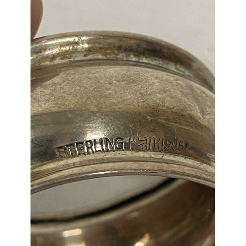 49 - A SILVER NAPKIN RING, WEIGHT 11.64g