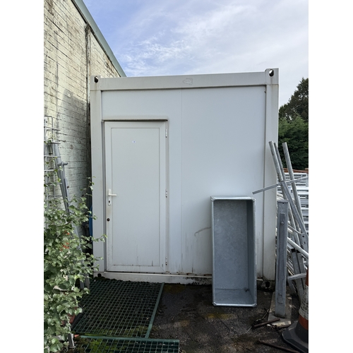100 - A PORTABLE 20FT x 8FT OFFICE UNIT WITH TOILET FACILITIES TO ONE END AND WITH SOME OF THE OFFICE FURN... 