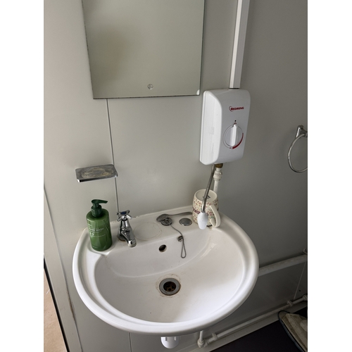 100 - A PORTABLE 20FT x 8FT OFFICE UNIT WITH TOILET FACILITIES TO ONE END AND WITH SOME OF THE OFFICE FURN... 