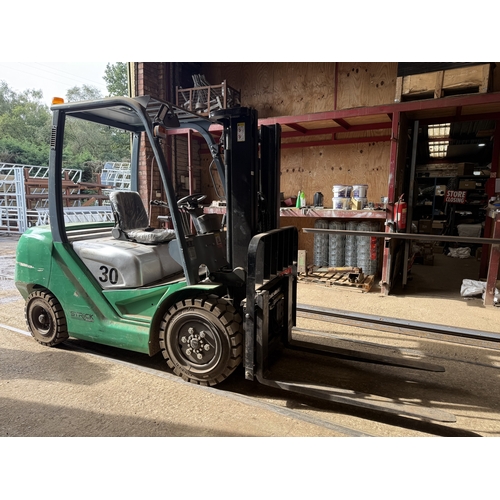 104 - A 2024 STRICKWORTH 3 METRE AND 3 TONNE FORKLIFT TRUCK WITH 48 HOURS ON THE CLOCK AT TIME OF CATALOGU... 
