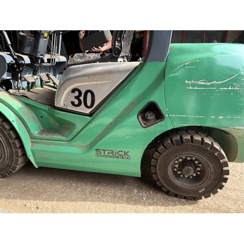 104 - A 2024 STRICKWORTH 3 METRE AND 3 TONNE FORKLIFT TRUCK WITH 48 HOURS ON THE CLOCK AT TIME OF CATALOGU... 