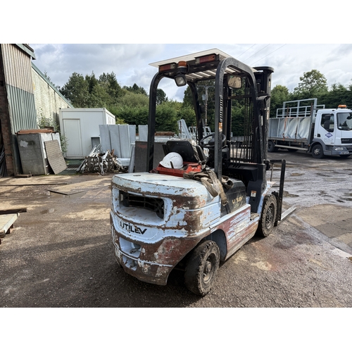 105 - A 2018 UTILEV UT25P FORKLIFT WITH 3.6M LIFT HEIGHT AND 2.4T LIFT CAPACITY, APPROX 4200HRS ON THE CLO... 