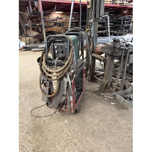 108 - A VICTOR THERMAL DYNAMICS 3 PHASE PLASMA CUTTER ON TROLLEY BASE GOOD WORKING ORDER WHILST ALL DESCRI... 