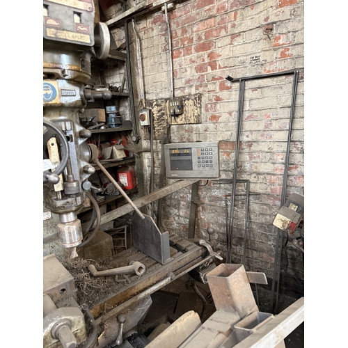 113 - A  3 PHASE BRIDGEPORT SERIES I MILLING MACHINE WORKING BUT THE CUTTING EDGE HAS SOME PLAY IN IT