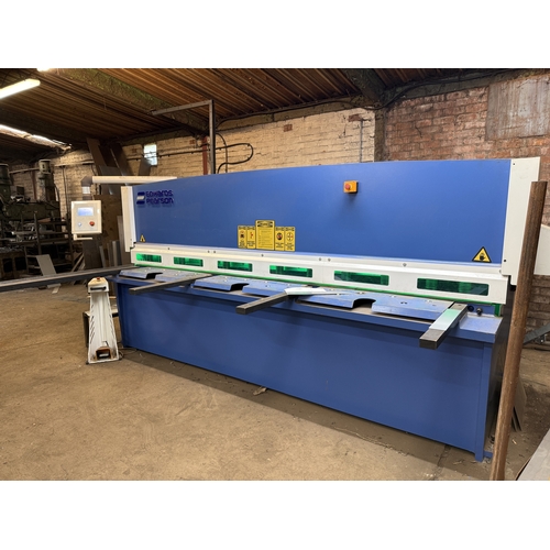 119 - AN EDWARDS PEARSON 3 PHASE METAL WORKING GUILLOTINE/ HYDRAULIC SHEARING MACHINE, CUTS 3.2M LONG,8MM ... 