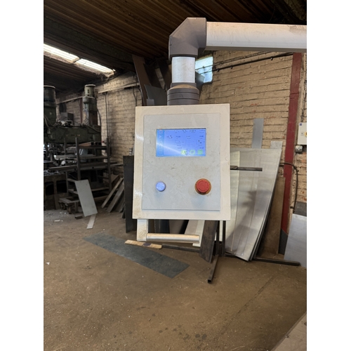 119 - AN EDWARDS PEARSON 3 PHASE METAL WORKING GUILLOTINE/ HYDRAULIC SHEARING MACHINE, CUTS 3.2M LONG,8MM ... 