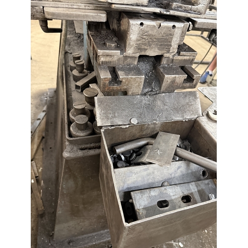 121 - A KINGSLAND HYDRAULIC MULTIFUNCTIONAL METAL WORKING MACHINE WITH VARIOUS TOOLING ITEMS GOOD WORKING ... 