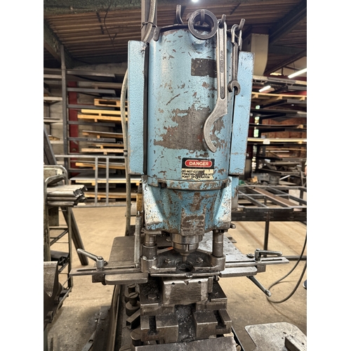 121 - A KINGSLAND HYDRAULIC MULTIFUNCTIONAL METAL WORKING MACHINE WITH VARIOUS TOOLING ITEMS GOOD WORKING ... 