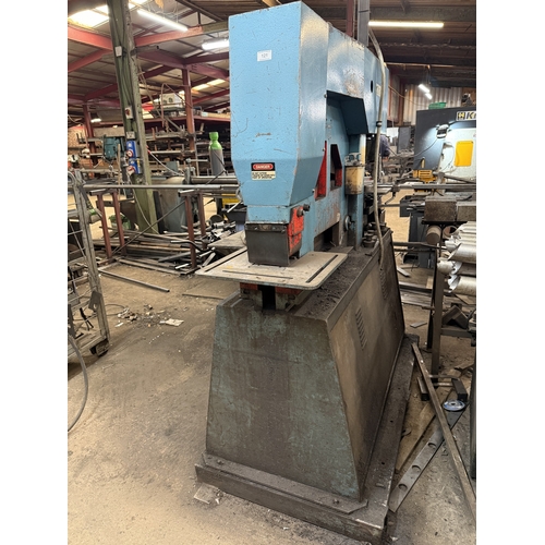 121 - A KINGSLAND HYDRAULIC MULTIFUNCTIONAL METAL WORKING MACHINE WITH VARIOUS TOOLING ITEMS GOOD WORKING ... 