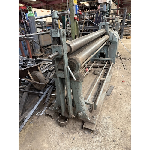122 - A LARGE HEAVY DUTY 6FT 3 PHASE TRIPLE ROLLER METAL ROLLING MACHINE GOOD WORKING ORDER WHILST ALL DES... 