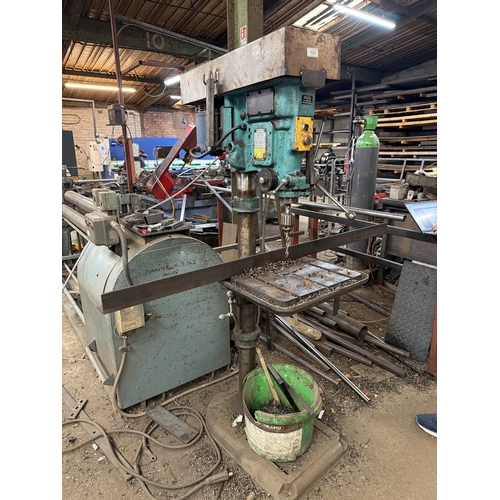 123 - AN UPRIGHT HEAVY DUTY F O'BRIAN AND CO LTD LOW SPEED PILLAR DRILL GOOD WORKING ORDER WHILST ALL DESC... 