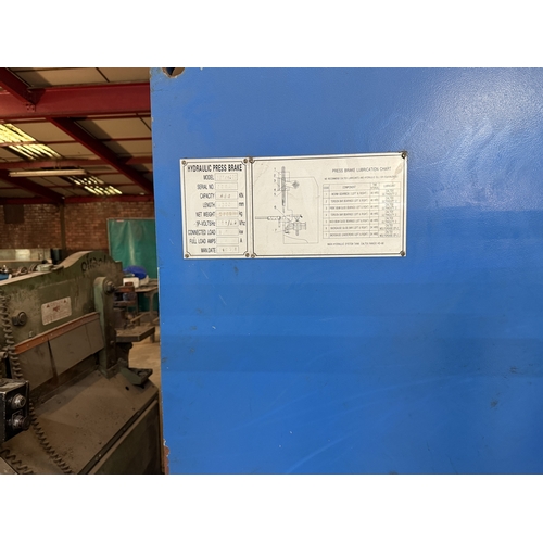 124 - A THREE PHASE 4M METAL HYDRAULIC 5MM CAPACITY HYDRAULIC PRESS BRAKE METAL FOLDING MACHINE GOOD WORKI... 