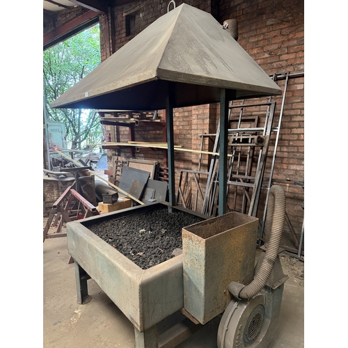 129 - A SCRATCH BUILT METAL WORKING FORGE BELIEVED WORKING BUT NO WARRANTY IS GIVEN