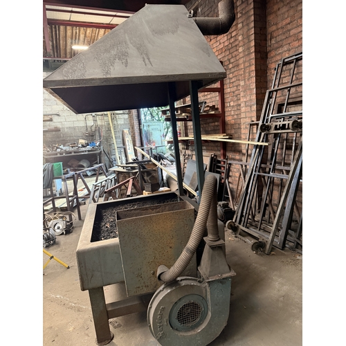 129 - A SCRATCH BUILT METAL WORKING FORGE BELIEVED WORKING BUT NO WARRANTY IS GIVEN