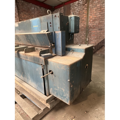 130 - A MID 1960'S KEETONA METAL WORKING GUILLOTINE, SOLD FOR SPARES AND REPAIRS